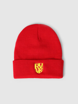 Czerwona czapka zimowa Ravekjavik. Czerwono-żółty herb festiwalu wyhaftowany z przodu czapki.